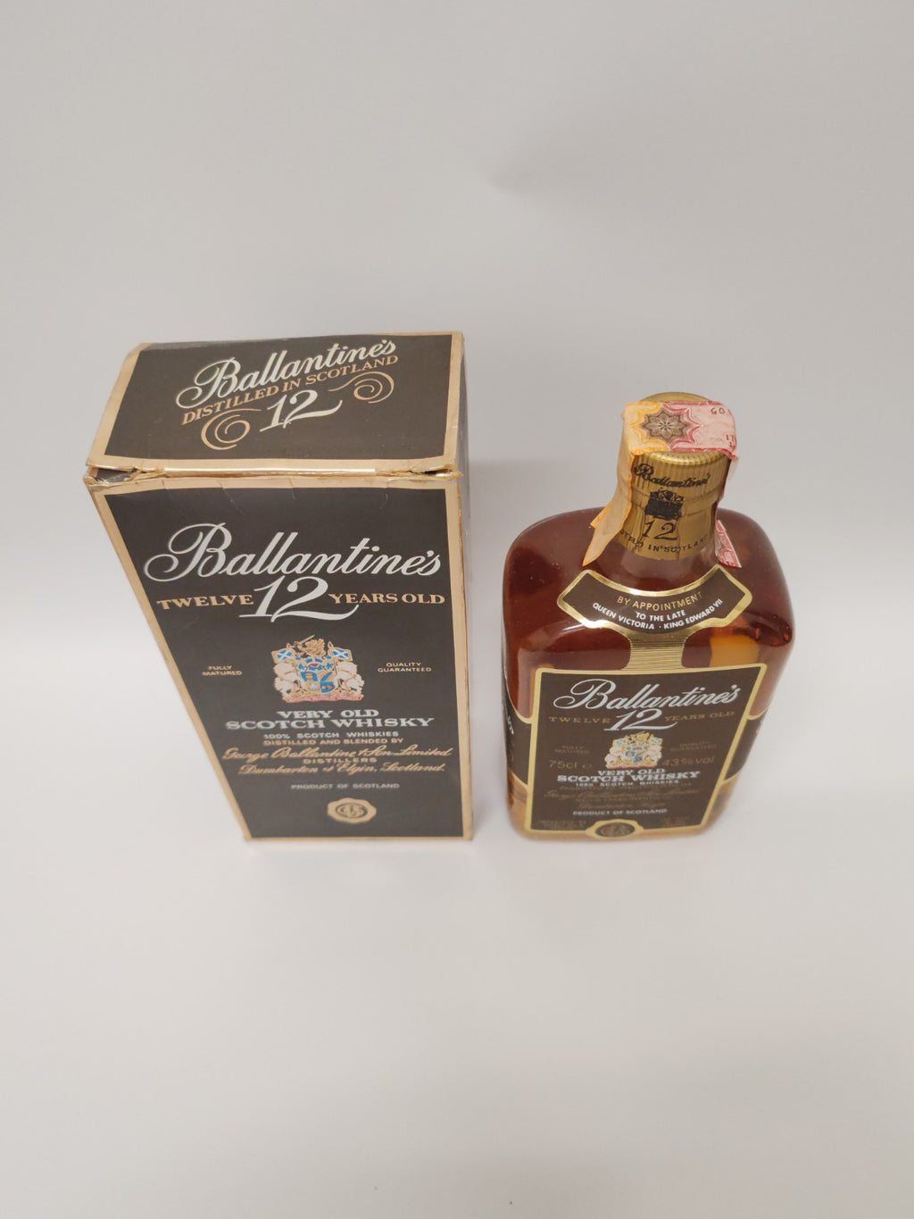 Ballantine’s 12 Years Old – Very Old Scotch Whisky –80iger– 43% – Mit Schachtel