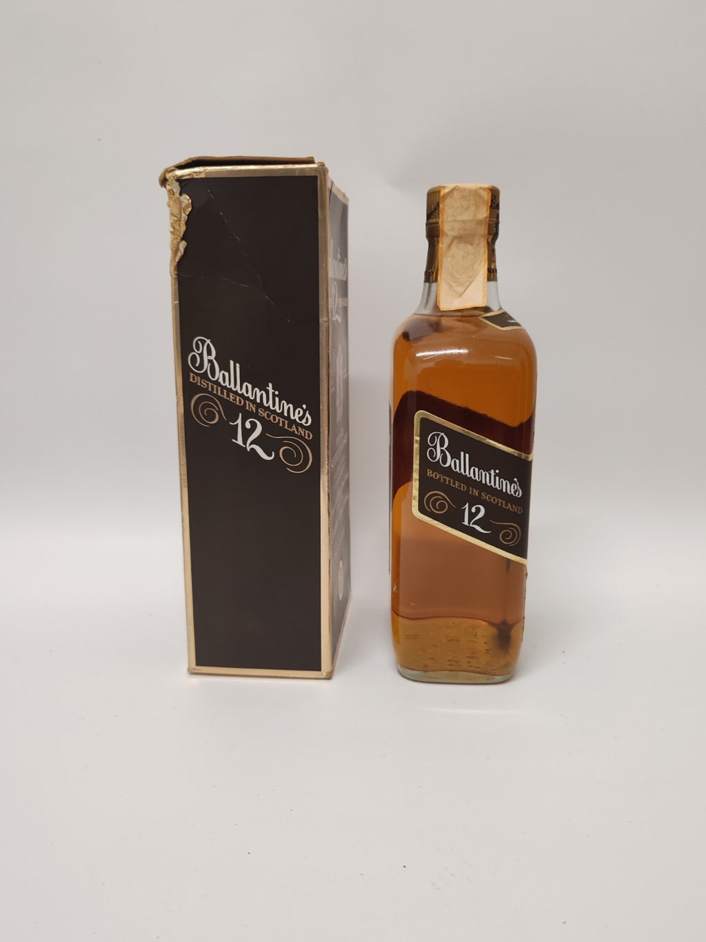 Ballantine’s 12 Years Old – Very Old Scotch Whisky –80iger– 43% – Mit Schachtel