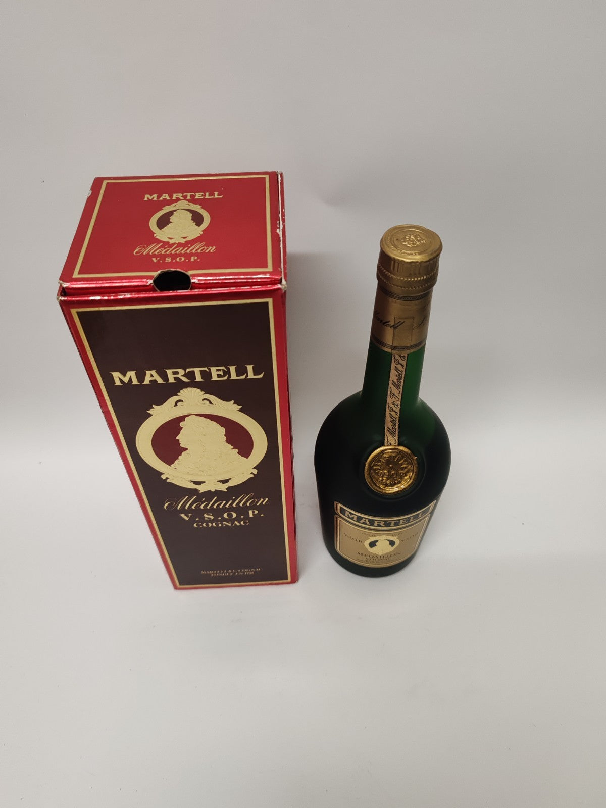 Martell Médaillon VSOP Cognac 0,7L – selten – Ungeöffnet Mit Schachtel 80iger